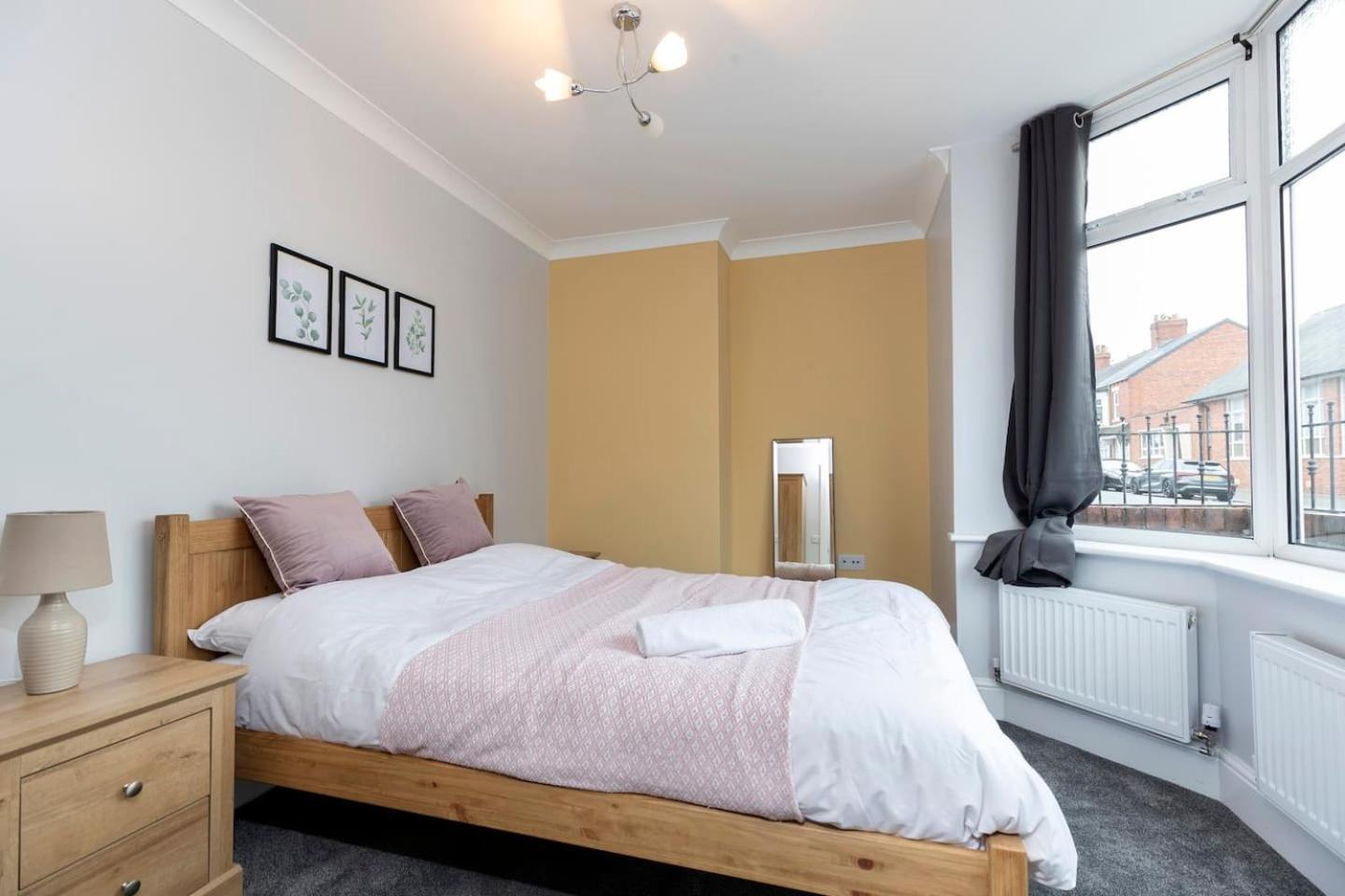 Modern 2 Bedroom Perfect For Family Friends And Workers Саут-Шилдс Екстер'єр фото