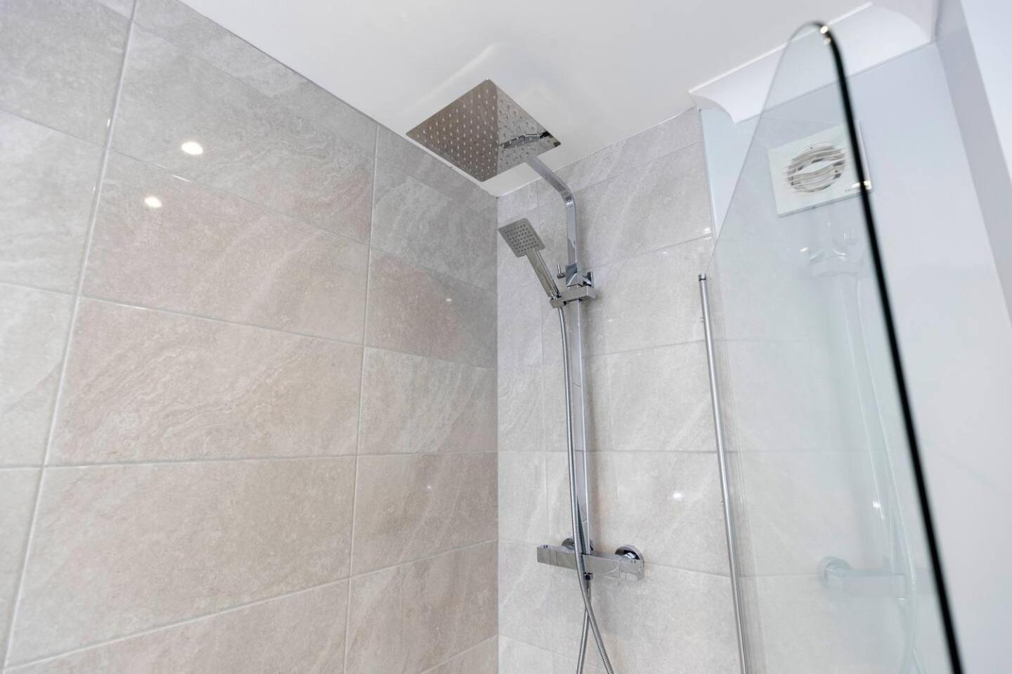 Modern 2 Bedroom Perfect For Family Friends And Workers Саут-Шилдс Екстер'єр фото