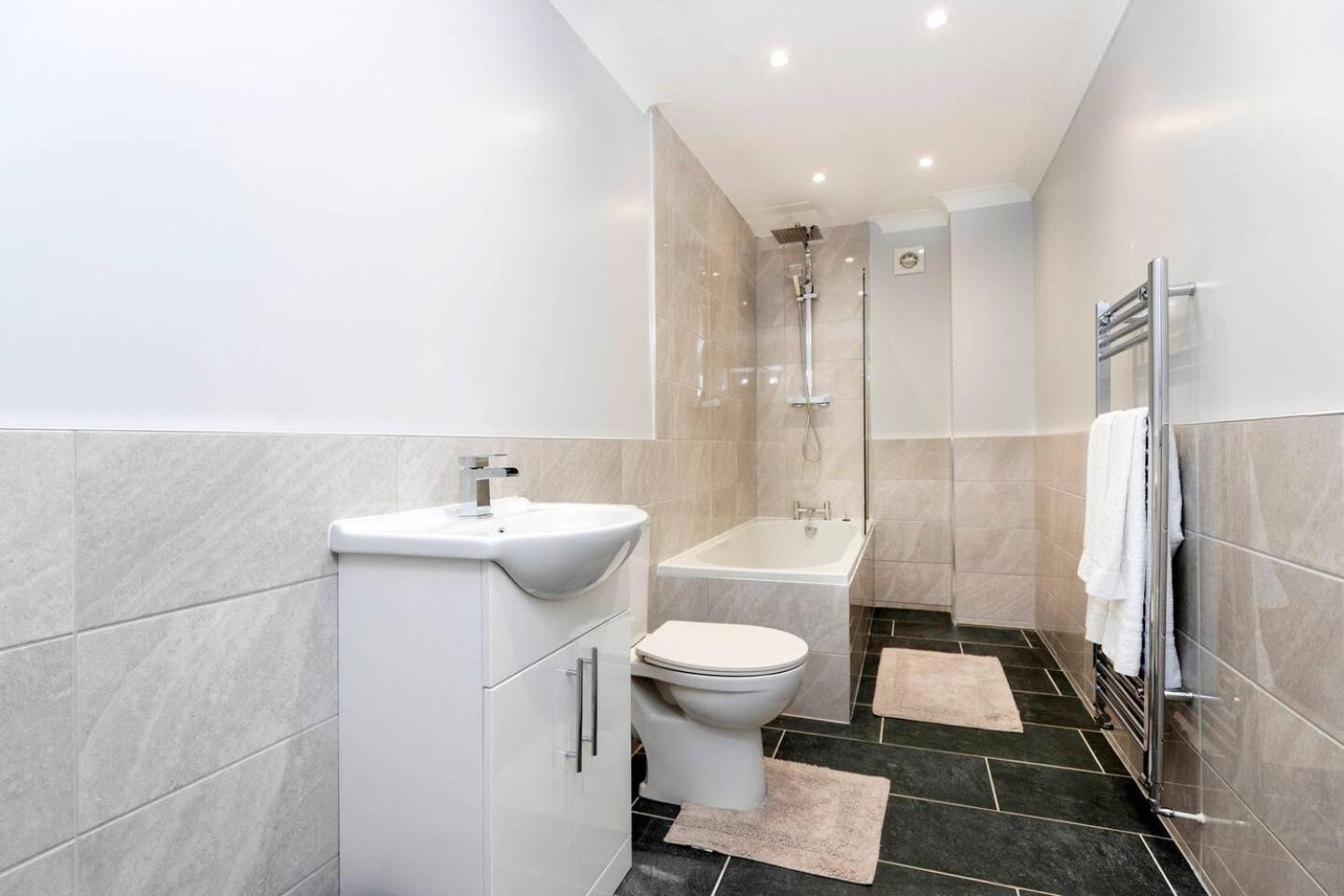Modern 2 Bedroom Perfect For Family Friends And Workers Саут-Шилдс Екстер'єр фото